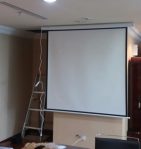 Screen Projector Gantung Otomatis